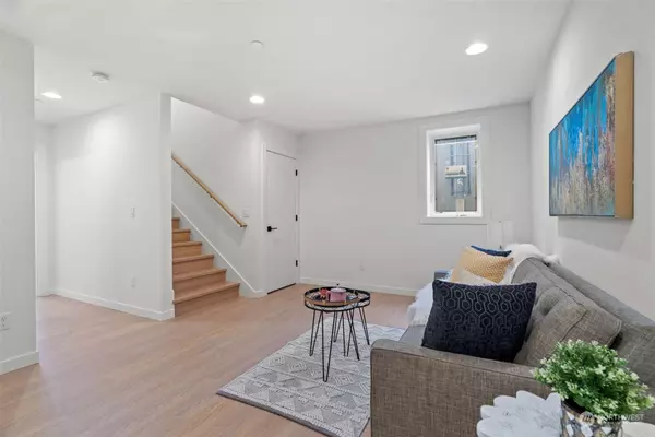 10044 Ravenna AVE NE, Seattle, WA 98125