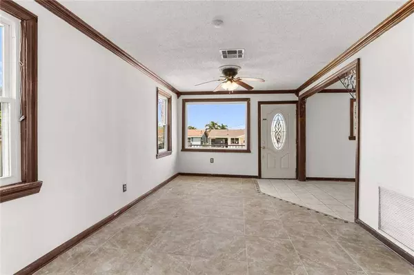 2520 ROSE DR, Gretna, LA 70056