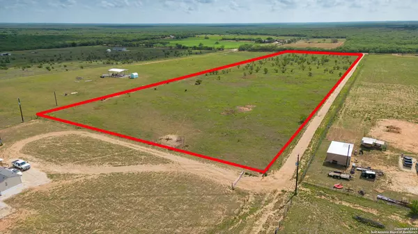 CR 2000 SAND HOLLOW RD, Pearsall, TX 78061