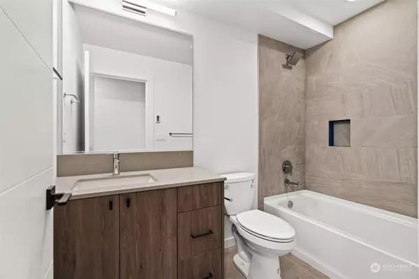 10044 Ravenna AVE NE, Seattle, WA 98125