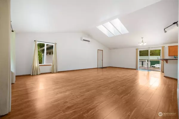 5535 Johnson Point RD NE, Olympia, WA 98516