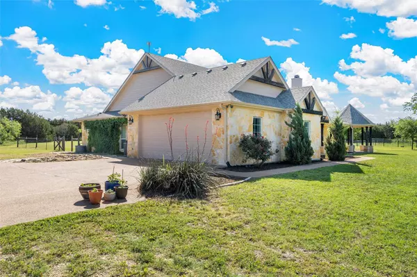 816 Old Ranch Road, China Spring, TX 76633