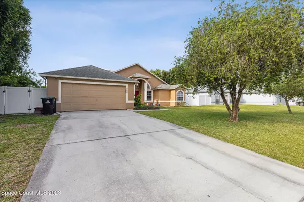 1588 Raymore Street NW, Palm Bay, FL 32907