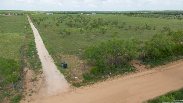 CR 2000 SAND HOLLOW RD, Pearsall, TX 78061
