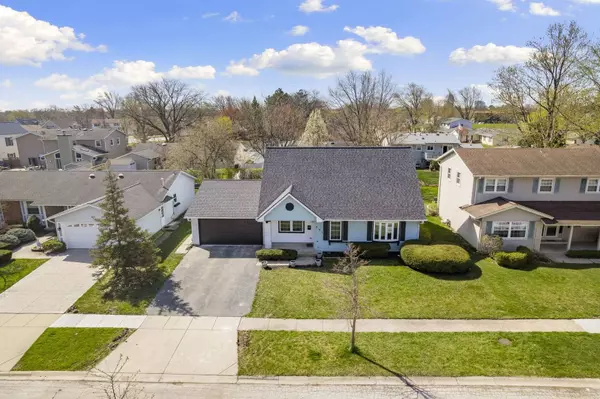 221 Smethwick Lane, Elk Grove Village, IL 60007