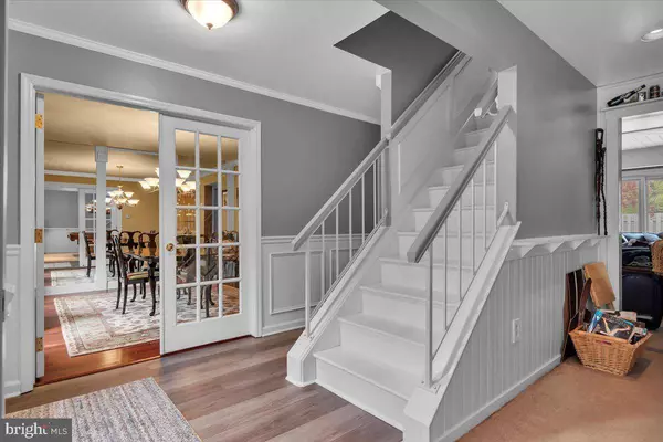 8 WHITECHAPEL DR, Mount Laurel, NJ 08054