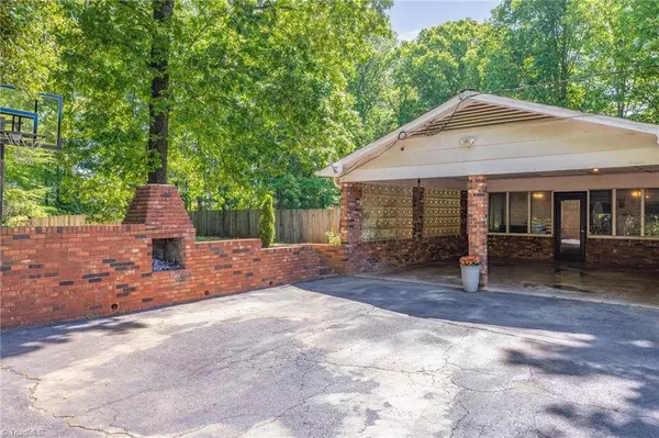 6845 Vance RD, Kernersville, NC 27284