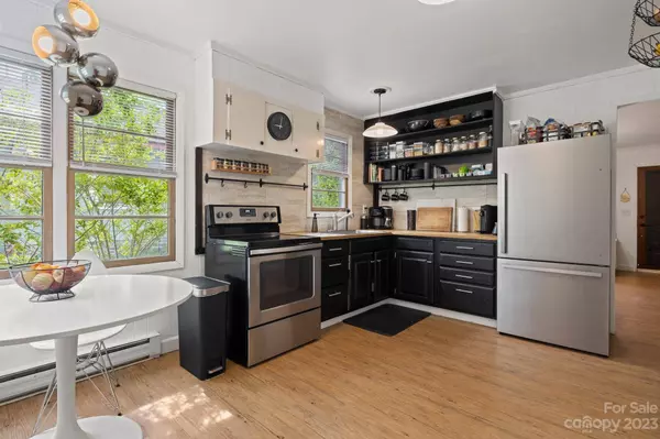 226 Substation ST, Hendersonville, NC 28792