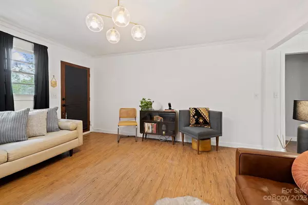 226 Substation ST, Hendersonville, NC 28792