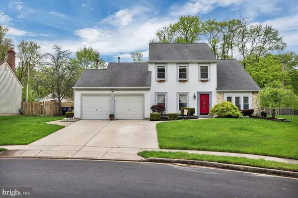 8 WHITECHAPEL DR, Mount Laurel, NJ 08054