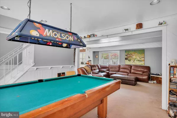 8 WHITECHAPEL DR, Mount Laurel, NJ 08054