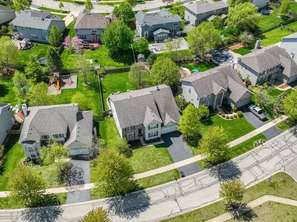 267 Belle Vue LN, Sugar Grove, IL 60554