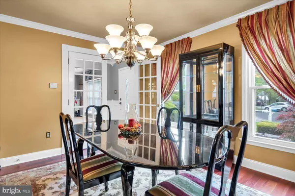 8 WHITECHAPEL DR, Mount Laurel, NJ 08054