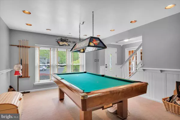 8 WHITECHAPEL DR, Mount Laurel, NJ 08054