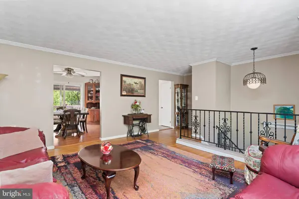 100 HIGHLAND CIR, Etters, PA 17319