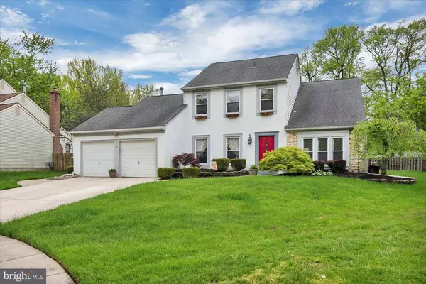 8 WHITECHAPEL DR, Mount Laurel, NJ 08054