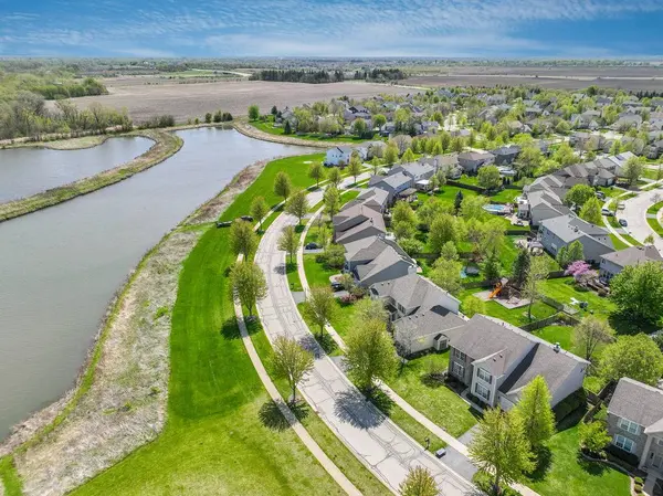 267 Belle Vue LN, Sugar Grove, IL 60554