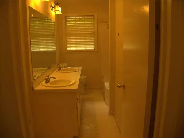 255 ALPINE DR, Roswell, GA 30075