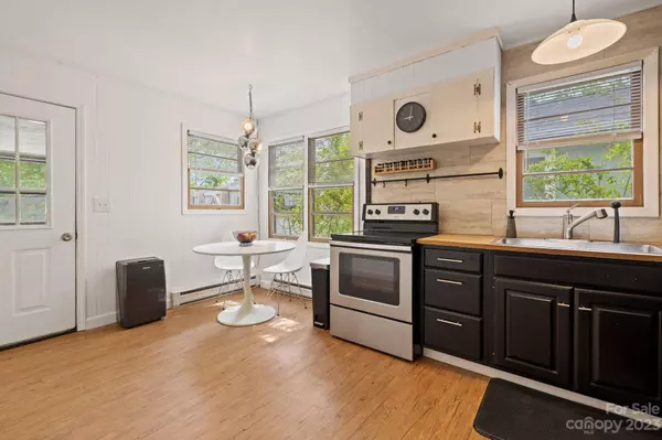 226 Substation ST, Hendersonville, NC 28792