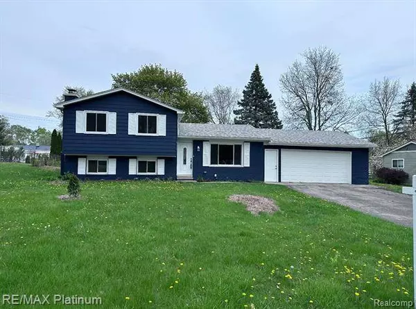 4720 WHITLOW Boulevard, Commerce Twp, MI 48382