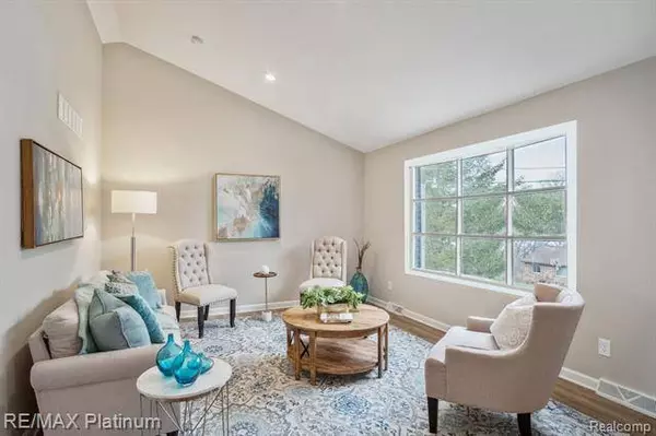 4720 WHITLOW Boulevard, Commerce Twp, MI 48382