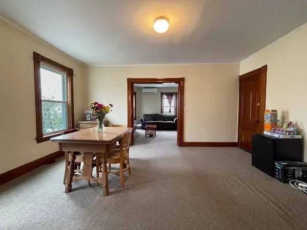 27 Oak St, Gardner, MA 01436