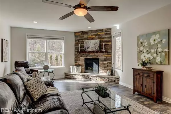 305 Abby Brook Lane, Howell, MI 48843