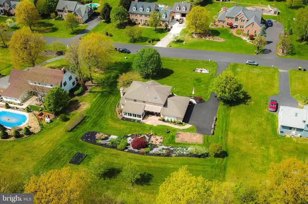 2240 MEADOW BROOK DR, Schnecksville, PA 18078