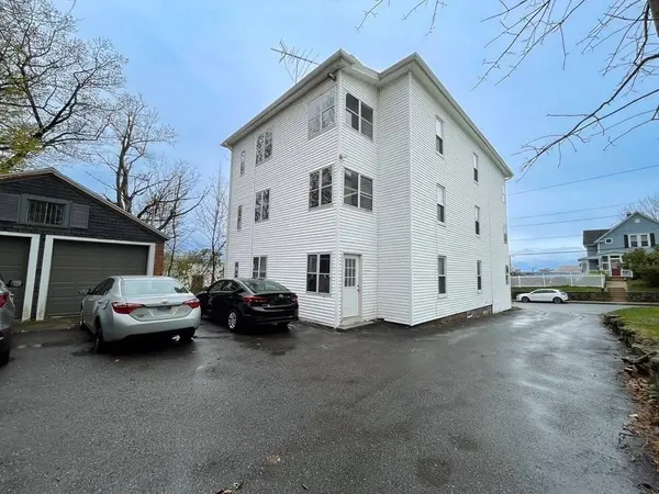 27 Oak St, Gardner, MA 01436