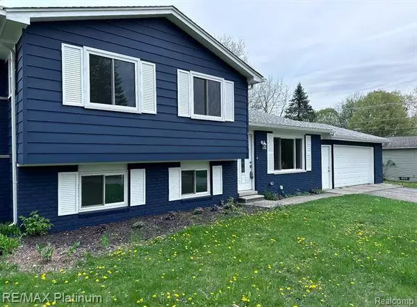 4720 WHITLOW Boulevard, Commerce Twp, MI 48382