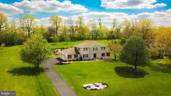 2240 MEADOW BROOK DR, Schnecksville, PA 18078