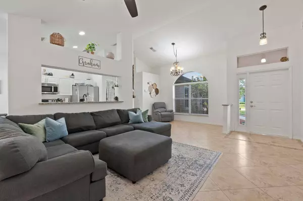 1221 SW Sudder AVE, Port Saint Lucie, FL 34953