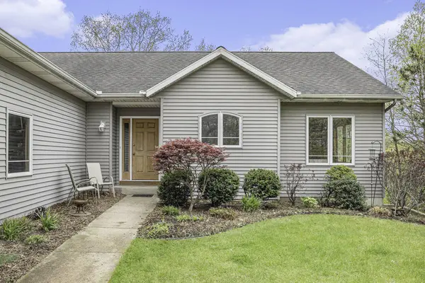 2110 Hilltop View Drive, Dorr, MI 49323