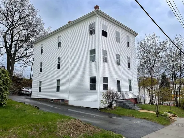 27 Oak St, Gardner, MA 01436