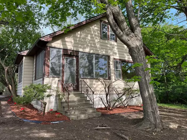 1002 S Lincoln Avenue, Aurora, IL 60505