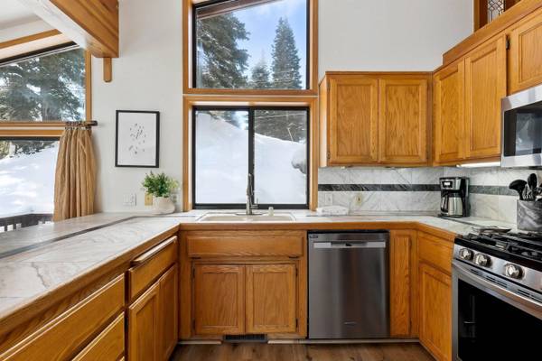 11731 Skislope Way, Truckee, CA 96161-0000