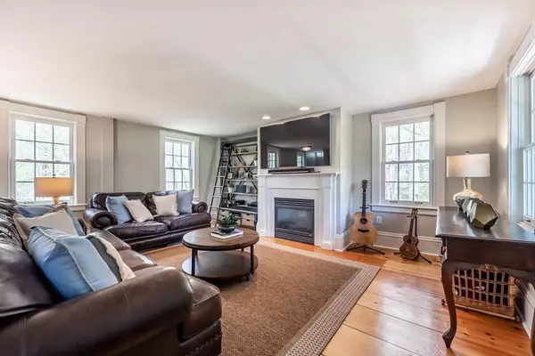 305 S Main St, Andover, MA 01810