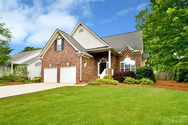 201 Autumn LN, Harrisburg, NC 28075