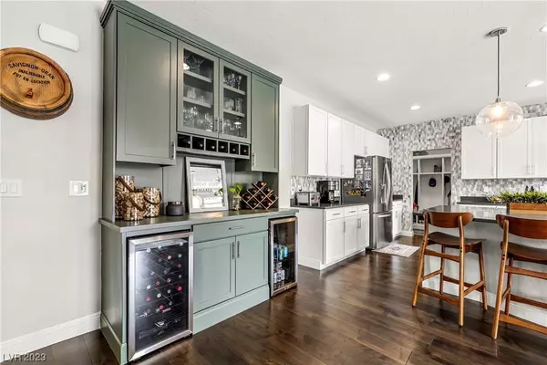 369 Azar Swan Avenue, Las Vegas, NV 89183