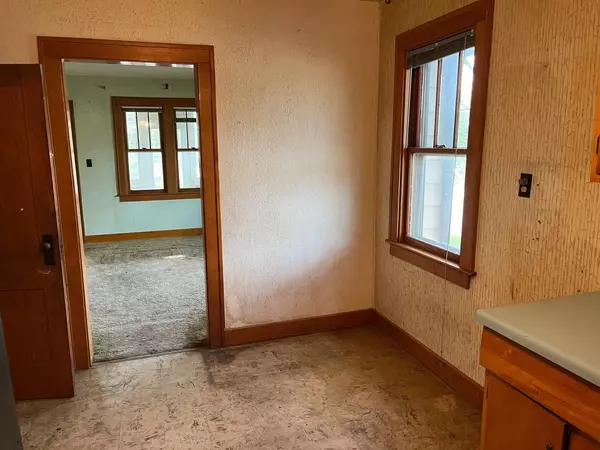 1002 S Lincoln Avenue, Aurora, IL 60505