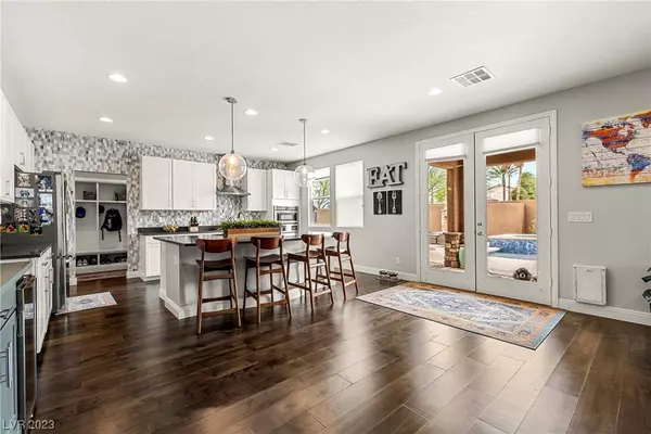 369 Azar Swan Avenue, Las Vegas, NV 89183