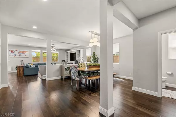 369 Azar Swan Avenue, Las Vegas, NV 89183