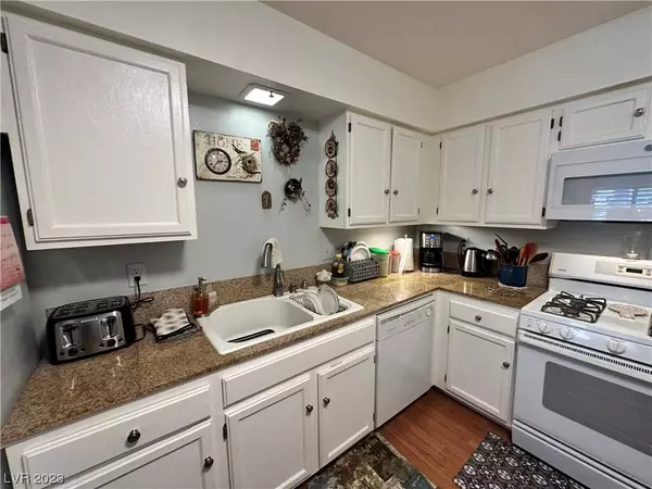 2140 Petersham Court #B, Las Vegas, NV 89108