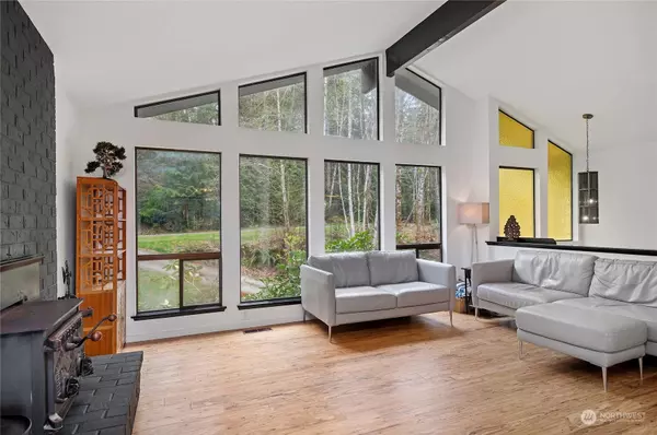 6155 Sutherland LN NW, Seabeck, WA 98380