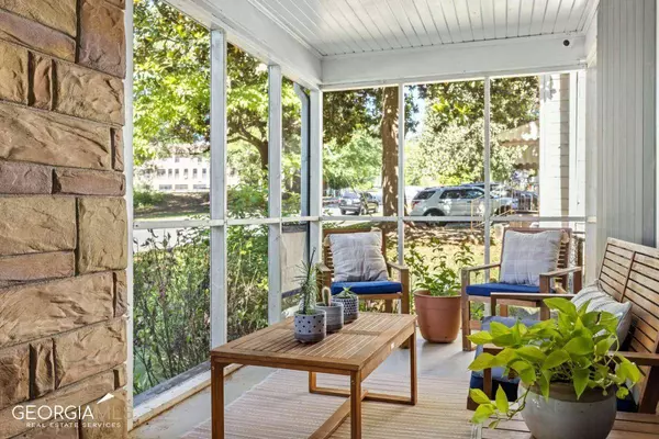 555 Lynnhaven DR SW, Atlanta, GA 30310