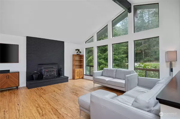 6155 Sutherland LN NW, Seabeck, WA 98380