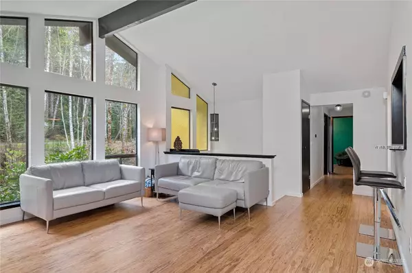 6155 Sutherland LN NW, Seabeck, WA 98380