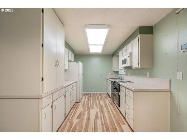 301 S EVEREST ST, Newberg, OR 97132