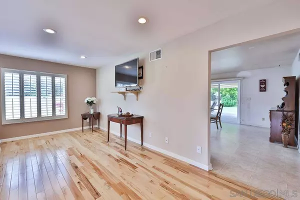 7791 Embry Ct, Mira Mesa, CA 92126