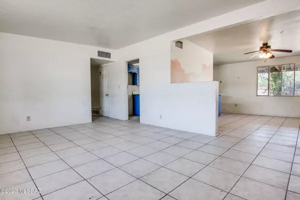 6949 E Calle Marte, Tucson, AZ 85710